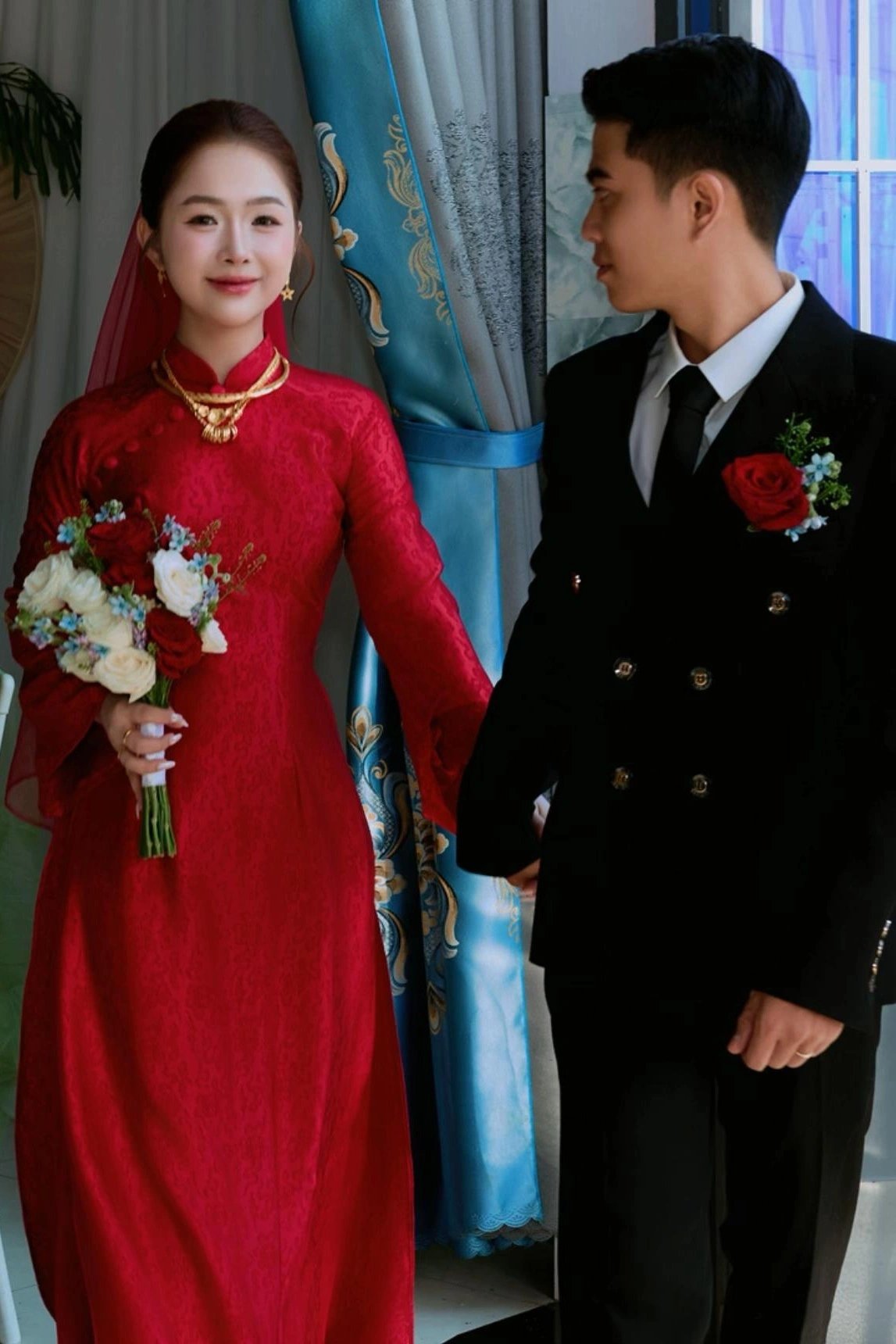 18-1776500174-co-dau-dak-lak-gay-bao-mang-voi-bieu-cam-chu-moi-ngan-le-roi-trong-ngay-cuoi