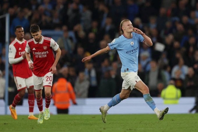 18-1776504355-noi-am-anh-ve-nhi-va-loi-canh-bao-danh-thep-cua-jamie-carragher-danh-cho-arsenal