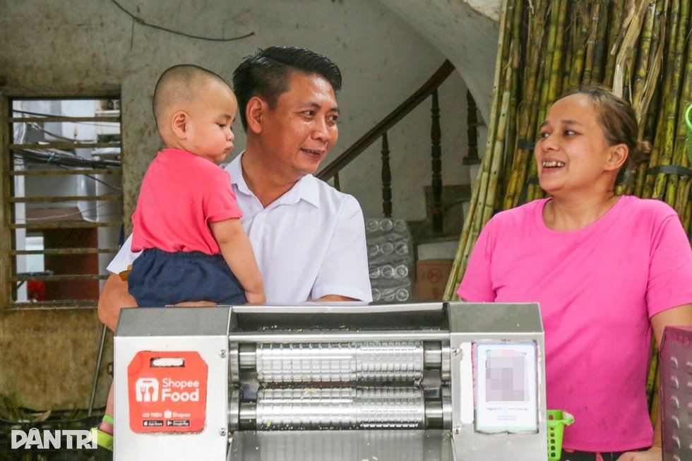 21-1776735429-chuyen-doi-thuong-thu-vi-cua-vi-trung-ta-csgt-noi-tieng-bat-dac-di-ben-xe-nuoc-mia