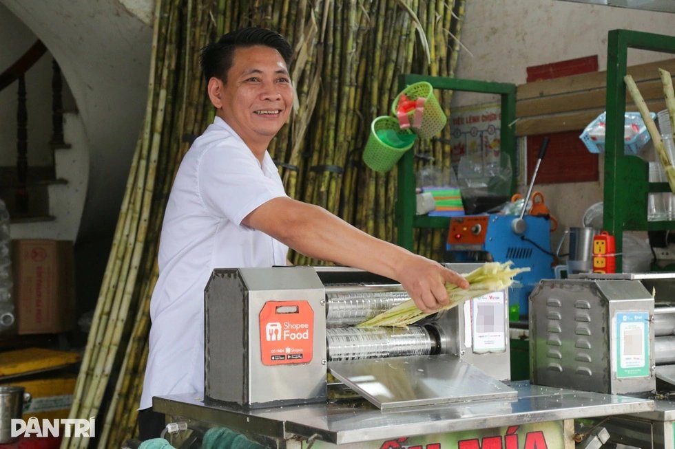 21-1776735429-chuyen-doi-thuong-thu-vi-cua-vi-trung-ta-csgt-noi-tieng-bat-dac-di-ben-xe-nuoc-mia