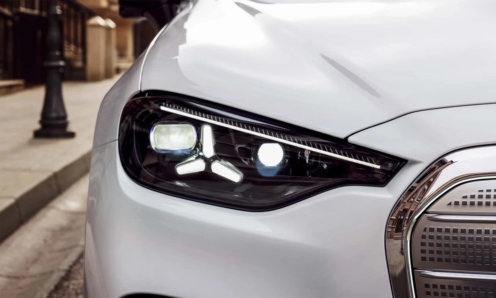 21-1776757669-sieu-pham-mercedes-c-class-electric-trinh-lang-mau-sedan-the-thao-ngap-tran-cong-nghe