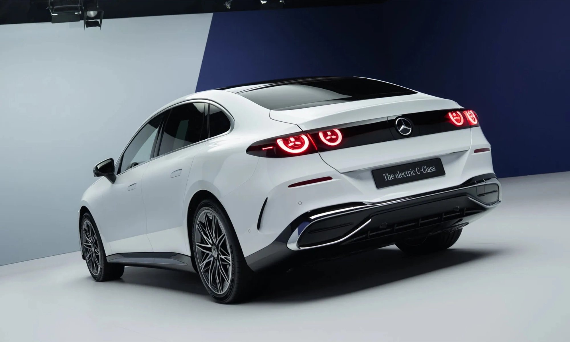 21-1776757669-sieu-pham-mercedes-c-class-electric-trinh-lang-mau-sedan-the-thao-ngap-tran-cong-nghe