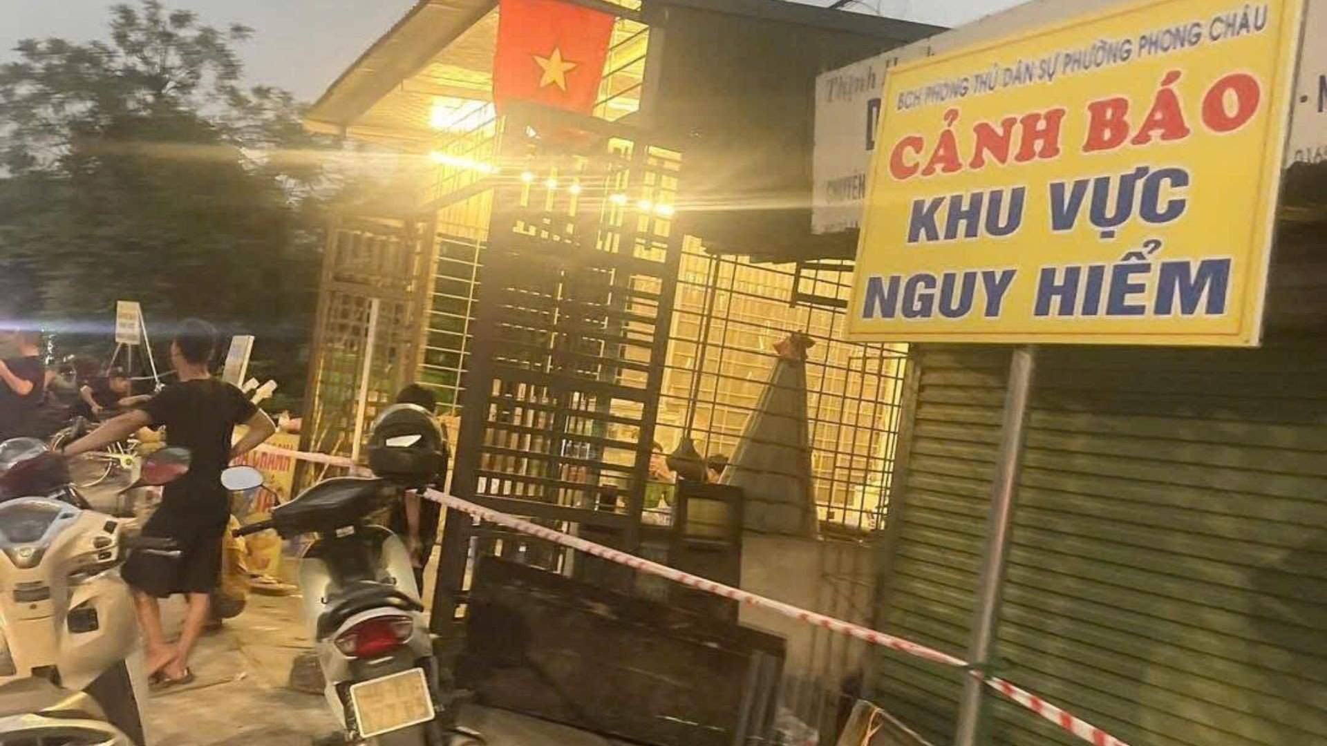 22-1776820731-dat-sut-sau-nha-nut-toac-11-ho-dan-phai-di-doi-khan-cap-trong-dem