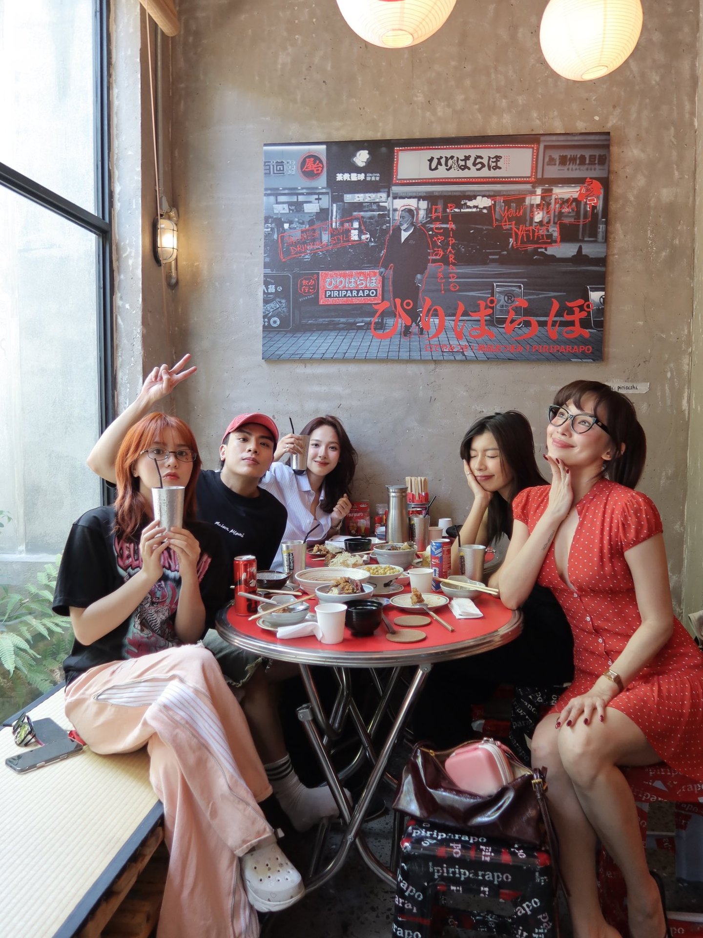 22-1776826945-toc-tien-thang-thung-ca-khia-binh-luan-mia-mai-co-an-mac-ho-de-kiem-nguoi-moi