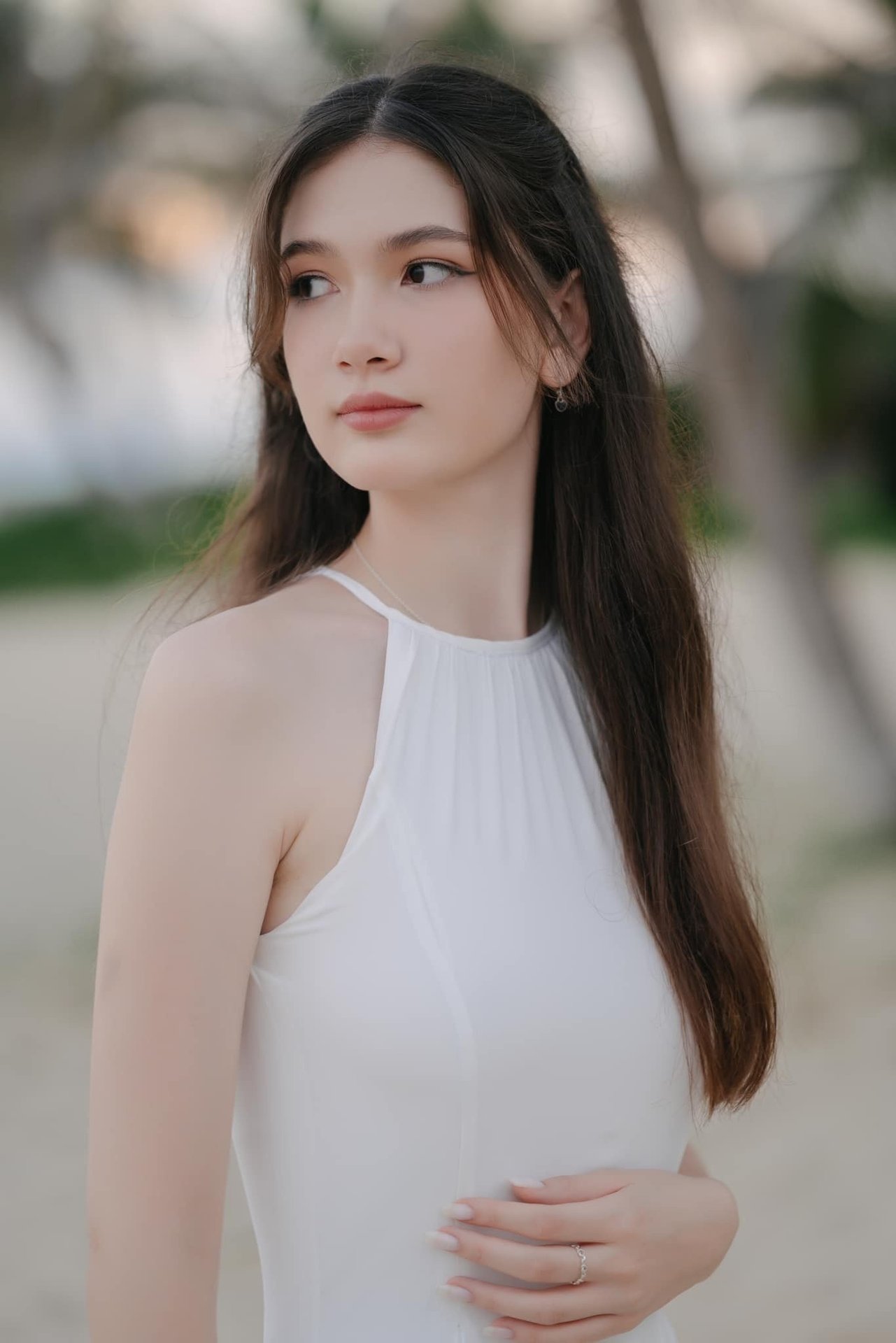 22-1776832164-em-gai-thu-mon-dang-van-lam-gay-bao-khi-chinh-thuc-lan-san-lang-mau-o-tuoi-19