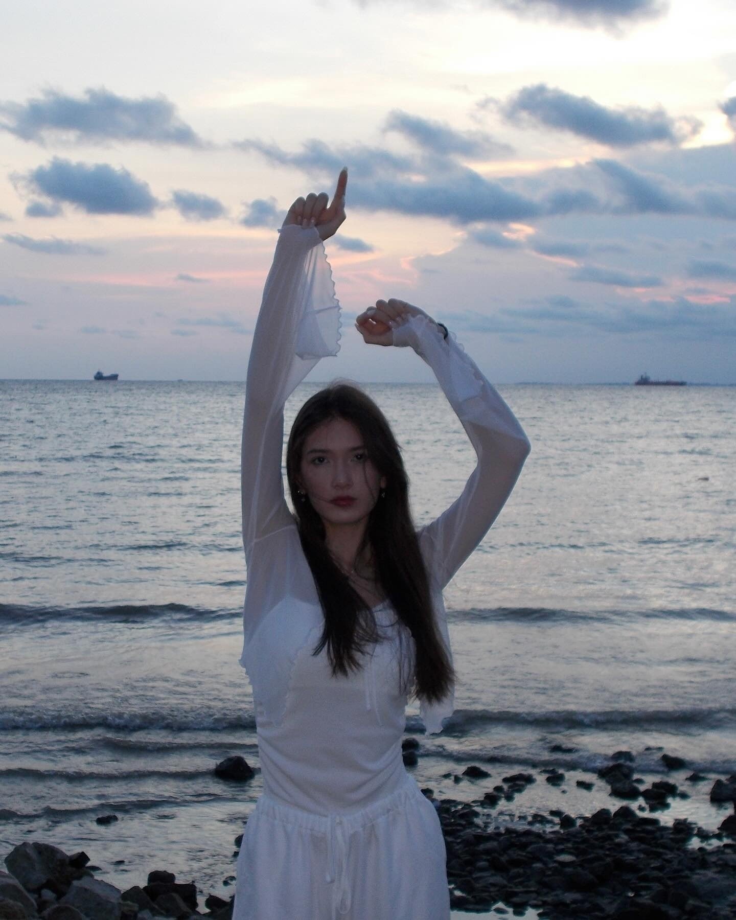 22-1776832164-em-gai-thu-mon-dang-van-lam-gay-bao-khi-chinh-thuc-lan-san-lang-mau-o-tuoi-19