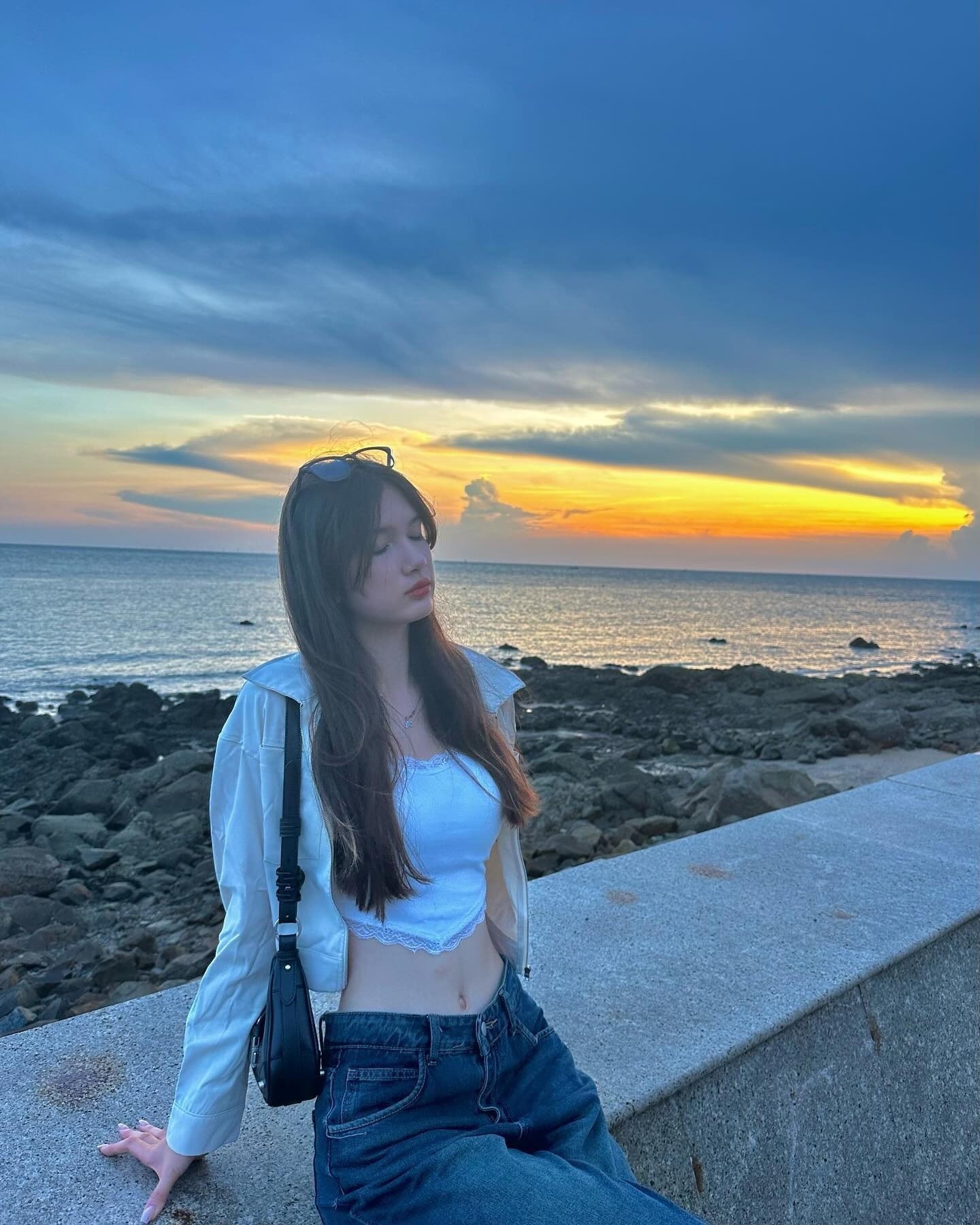 22-1776832164-em-gai-thu-mon-dang-van-lam-gay-bao-khi-chinh-thuc-lan-san-lang-mau-o-tuoi-19