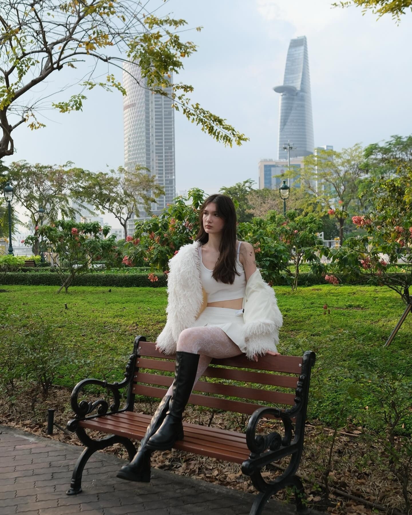 22-1776832165-em-gai-thu-mon-dang-van-lam-gay-bao-khi-chinh-thuc-lan-san-lang-mau-o-tuoi-19