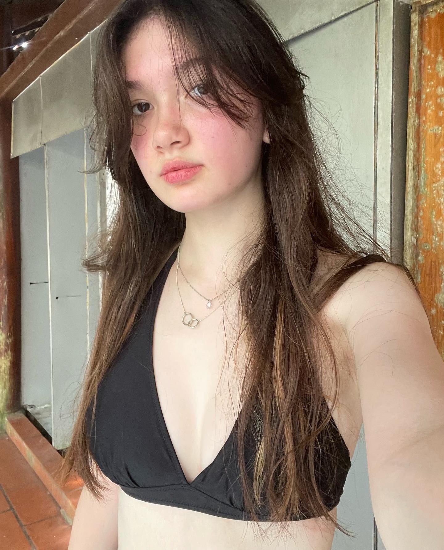 22-1776832165-em-gai-thu-mon-dang-van-lam-gay-bao-khi-chinh-thuc-lan-san-lang-mau-o-tuoi-19