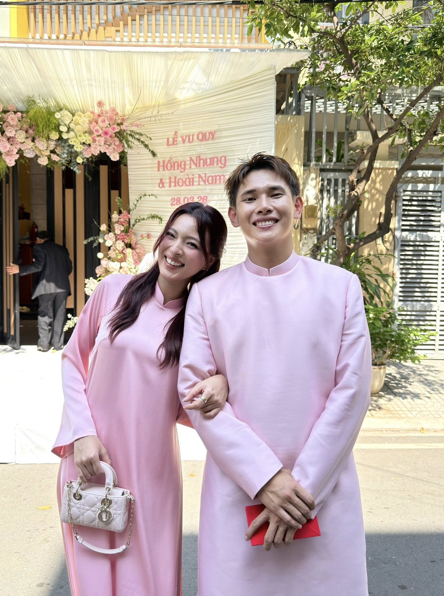 23-1776907395-tu-hao-the-face-bat-ngo-cong-khai-hen-ho-dien-vien-quynh-ly