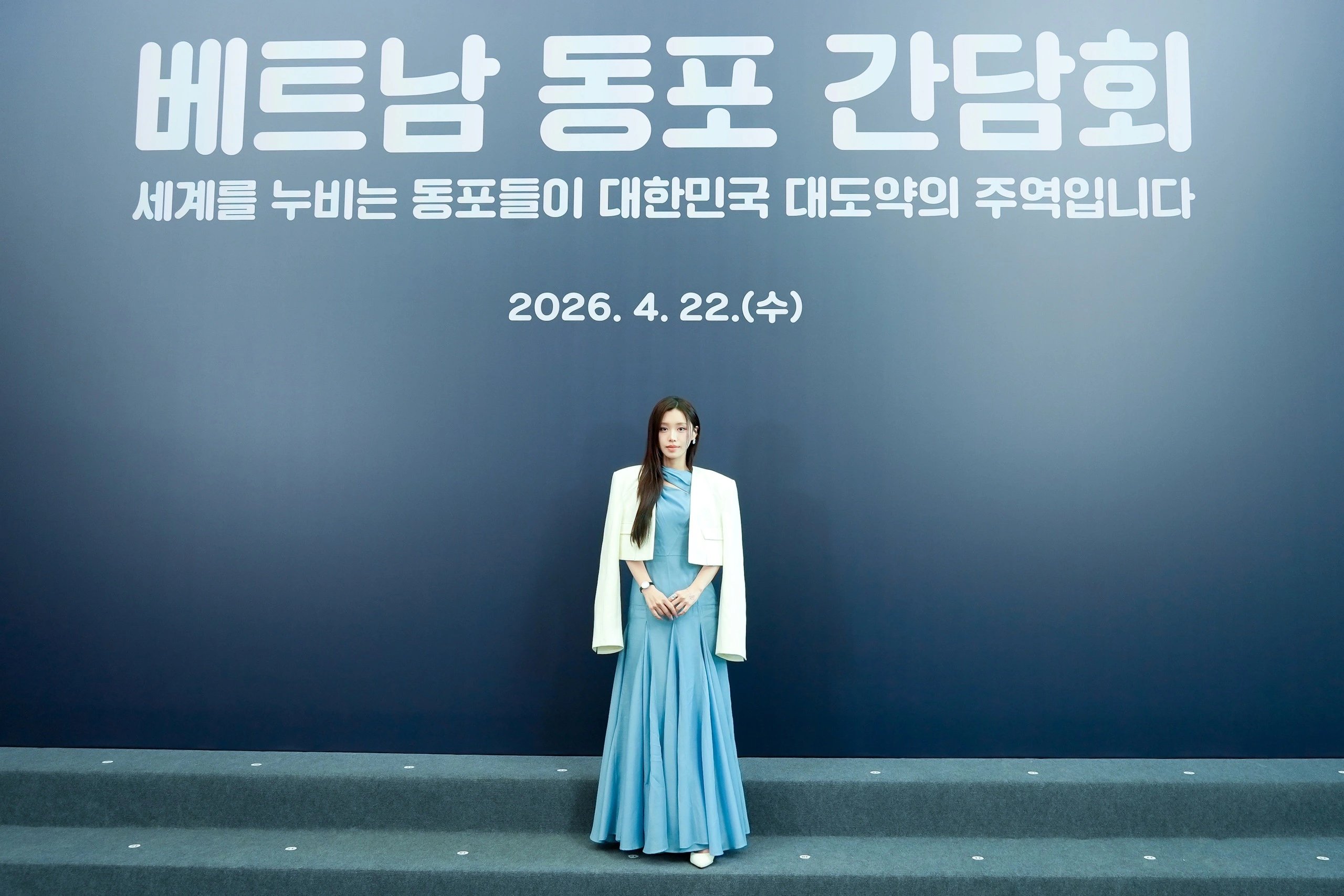 23-1776913375-han-sara-gay-an-tuong-khi-du-tiec-cung-tong-thong-han-quoc-su-ghi-nhan-cho-hanh-trinh-10-nam-tai-que-huong-thu-hai