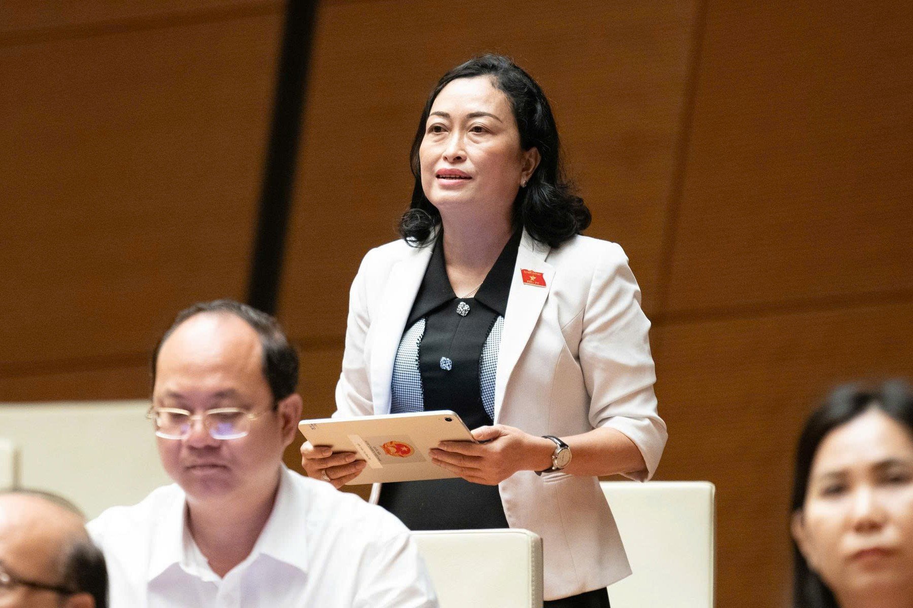 23-1776926538-ap-luc-don-ve-cap-xa-2-phong-ganh-khoi-luong-cong-viec-tu-14-so