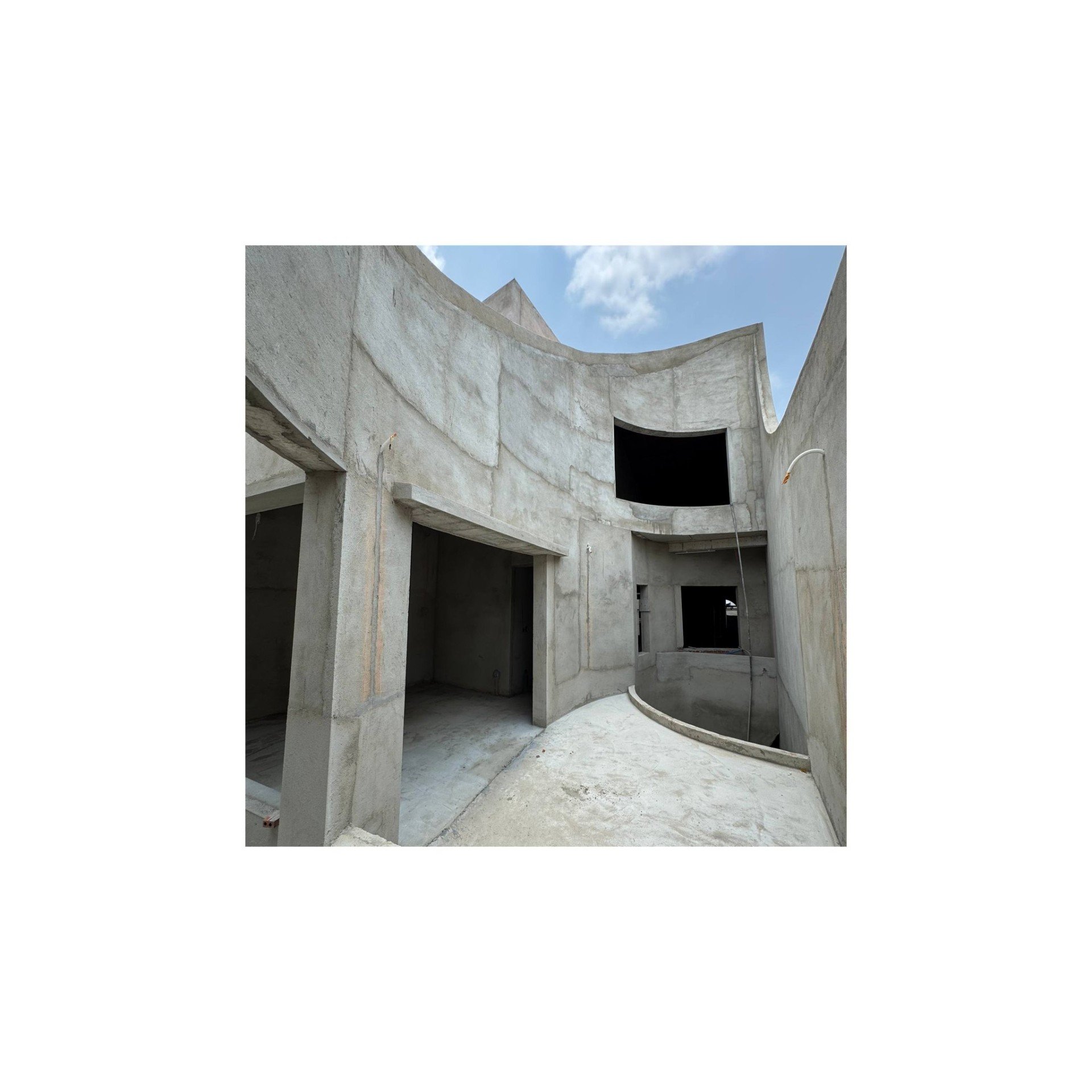 24-1777000141-hieuthuhai-gay-choang-voi-loat-loi-rap-ve-tai-san-so-huu-2-3-can-nha-trung-tam-hop-dong-hang-chuc-ty