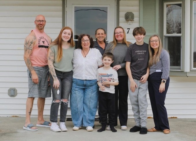 24-1777033979-no-luc-phi-thuong-cua-co-gai-21-tuoi-mua-lai-ngoi-nha-ky-niem-cho-ba-ngoai