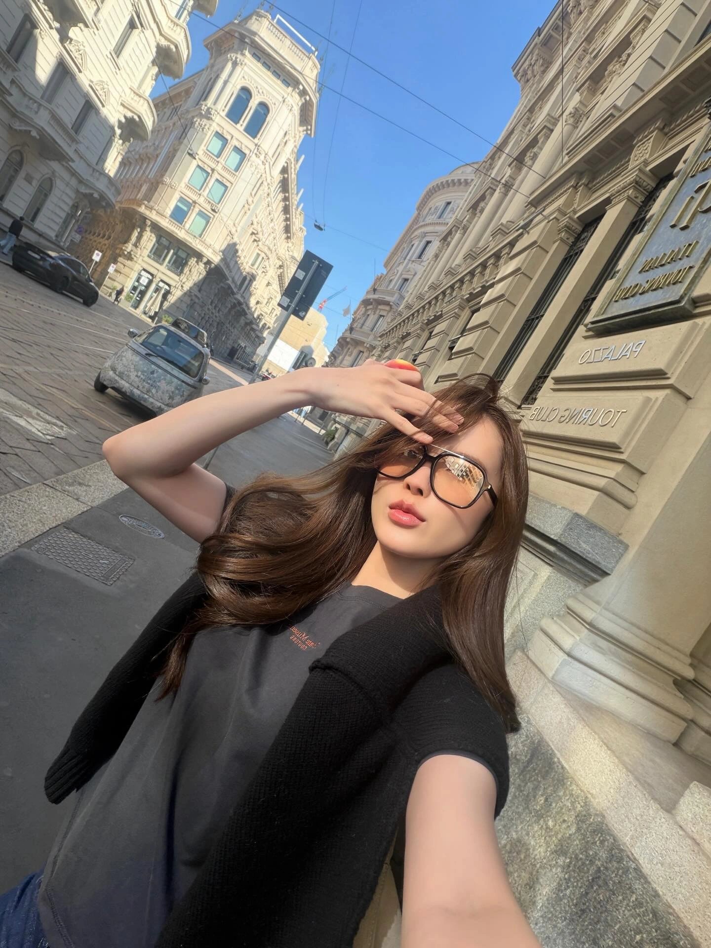 25-1777086448-thieu-bao-tram-gay-ngo-ngang-voi-hinh-anh-mai-toc-kho-cuu-trong-qua-khu