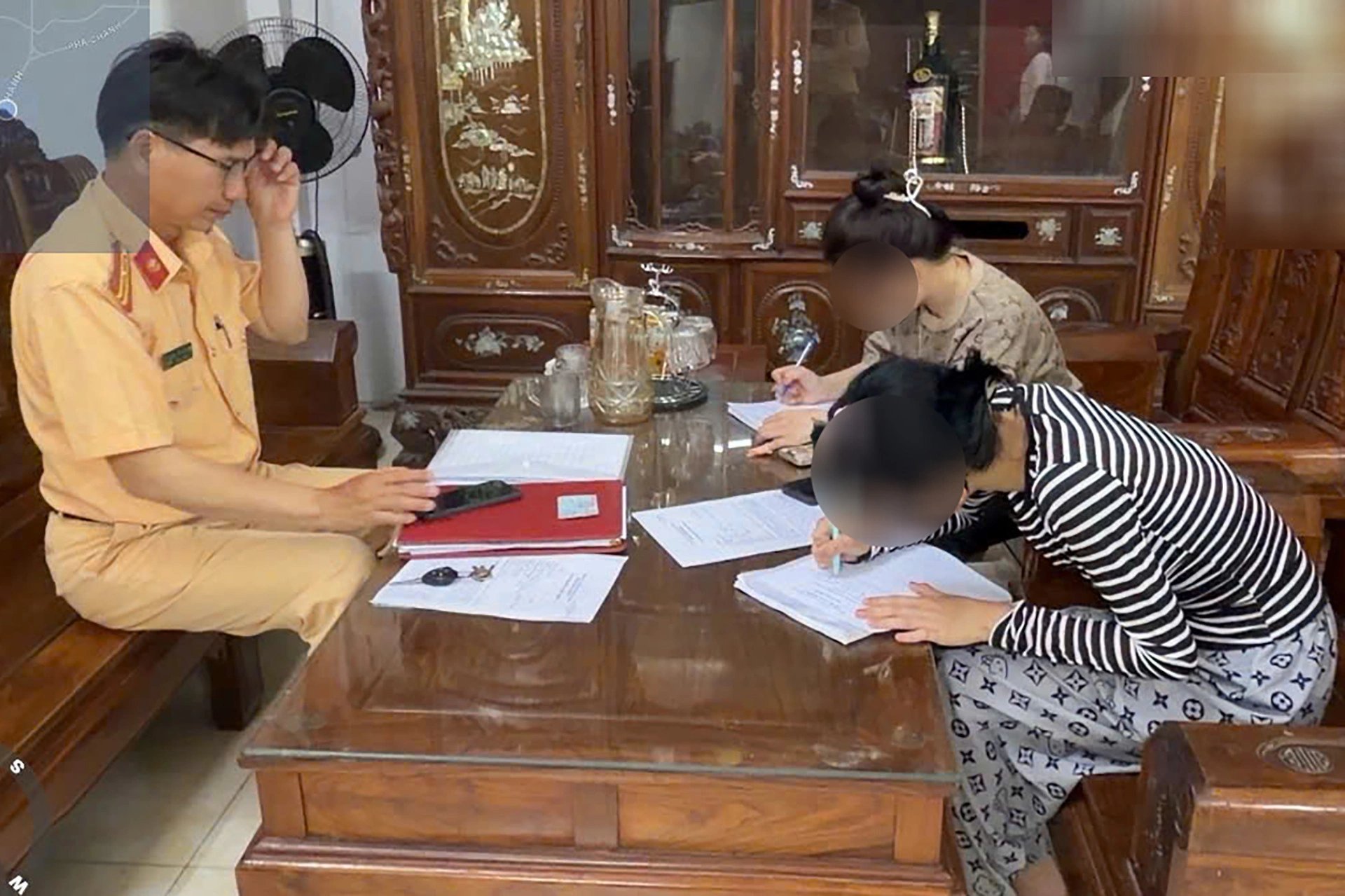 27-1777251147-phat-165-trieu-dong-nhom-thieu-nu-dau-tran-chay-xe-may-nguoc-chieu-tren-cao-toc