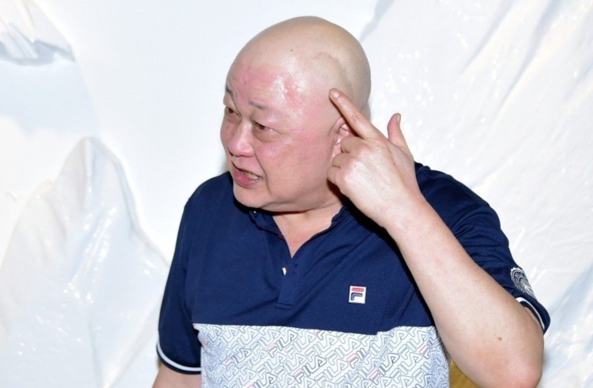 27-1777272543-bao-thanh-thien-kim-sieu-quan-binh-yen-ben-nguoi-vo-kem-23-tuoi-sau-bien-co-suc-khoe