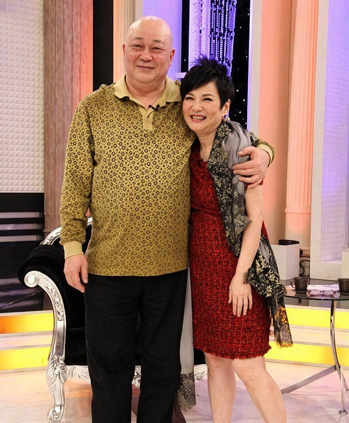 27-1777272543-bao-thanh-thien-kim-sieu-quan-binh-yen-ben-nguoi-vo-kem-23-tuoi-sau-bien-co-suc-khoe