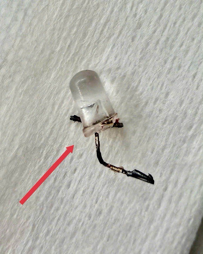 27-1777274329-nghet-tho-ca-phau-thuat-gap-bong-den-led-sac-nhon-trong-phoi-be-trai-9-thang-tuoi