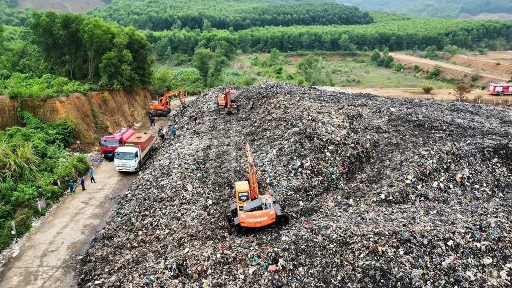 27-1777286946-dap-tat-hoan-toan-dam-chay-keo-dai-suot-10-ngay-tai-bai-rac-o-nghe-an