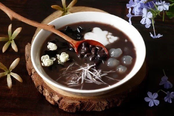 28-1777349957-dau-den-thuc-pham-vang-giai-nhiet-va-ho-tro-day-lui-4-benh-man-tinh