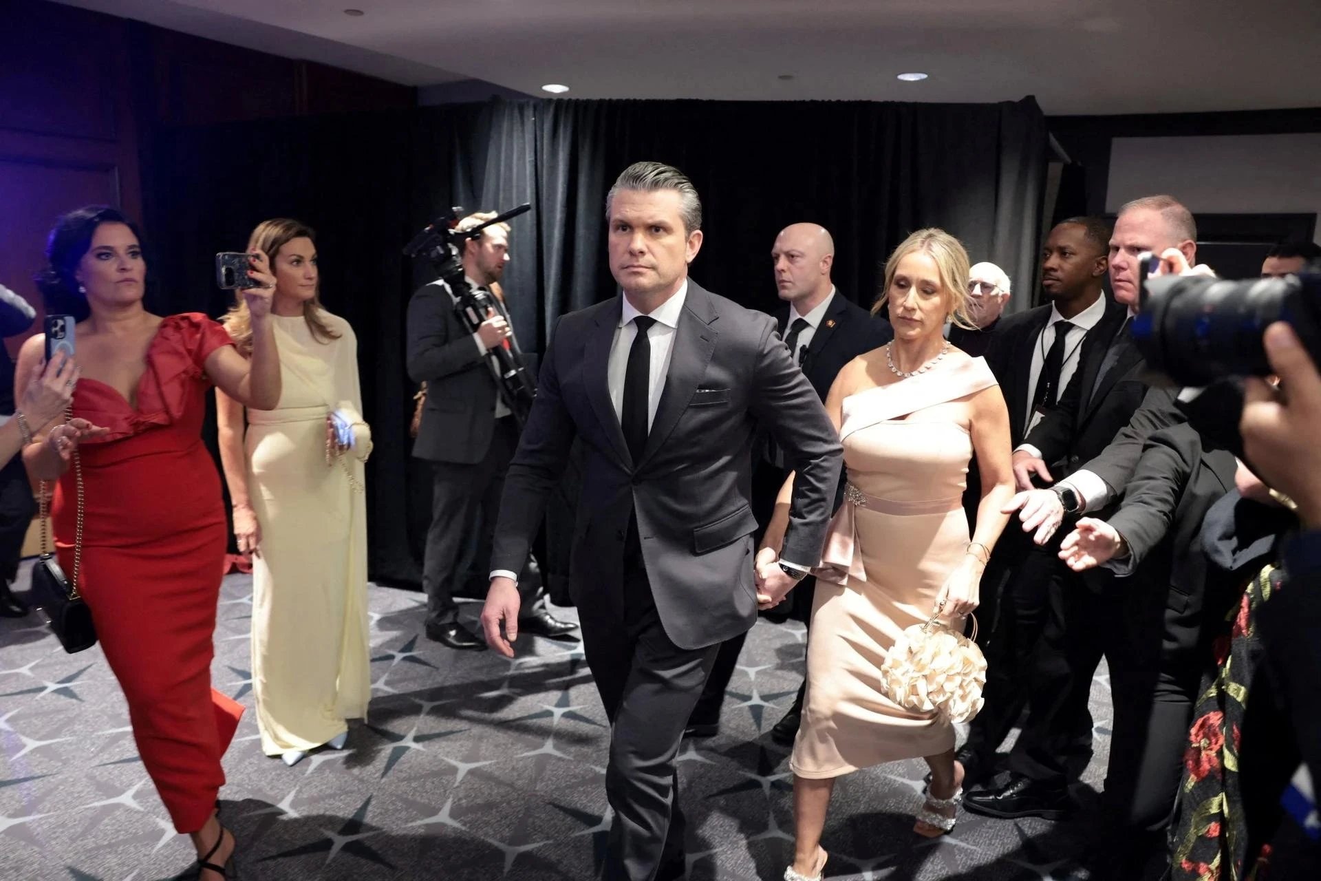 28-1777388959-thuyet-am-muu-bung-no-tai-my-sau-vu-no-sung-nham-vao-tong-thong-trump