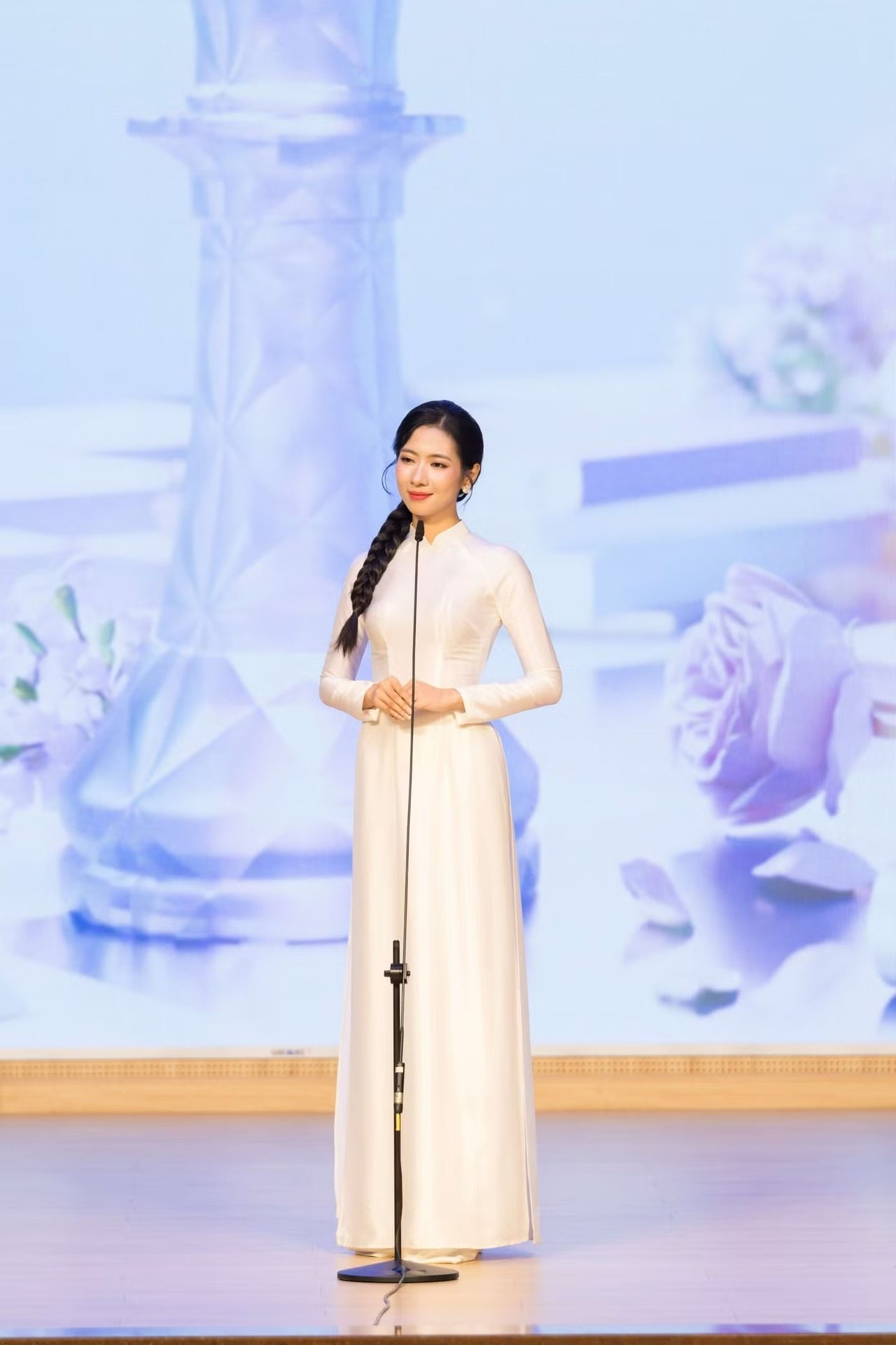 29-1777428600-a-khoi-lam-day-song-le-tot-nghiep-bang-man-ca-hat-doi-giong-lay-nhan-sac-la-co-that