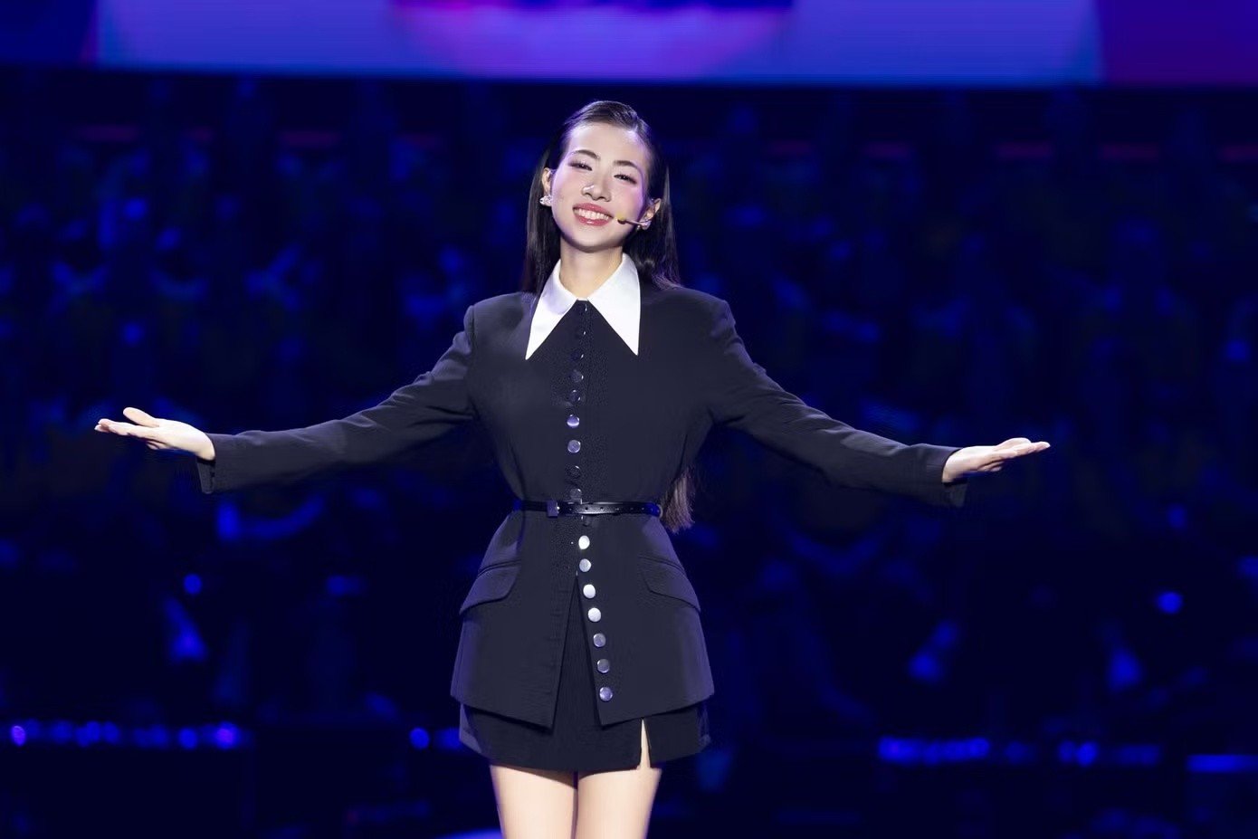 29-1777428601-a-khoi-lam-day-song-le-tot-nghiep-bang-man-ca-hat-doi-giong-lay-nhan-sac-la-co-that