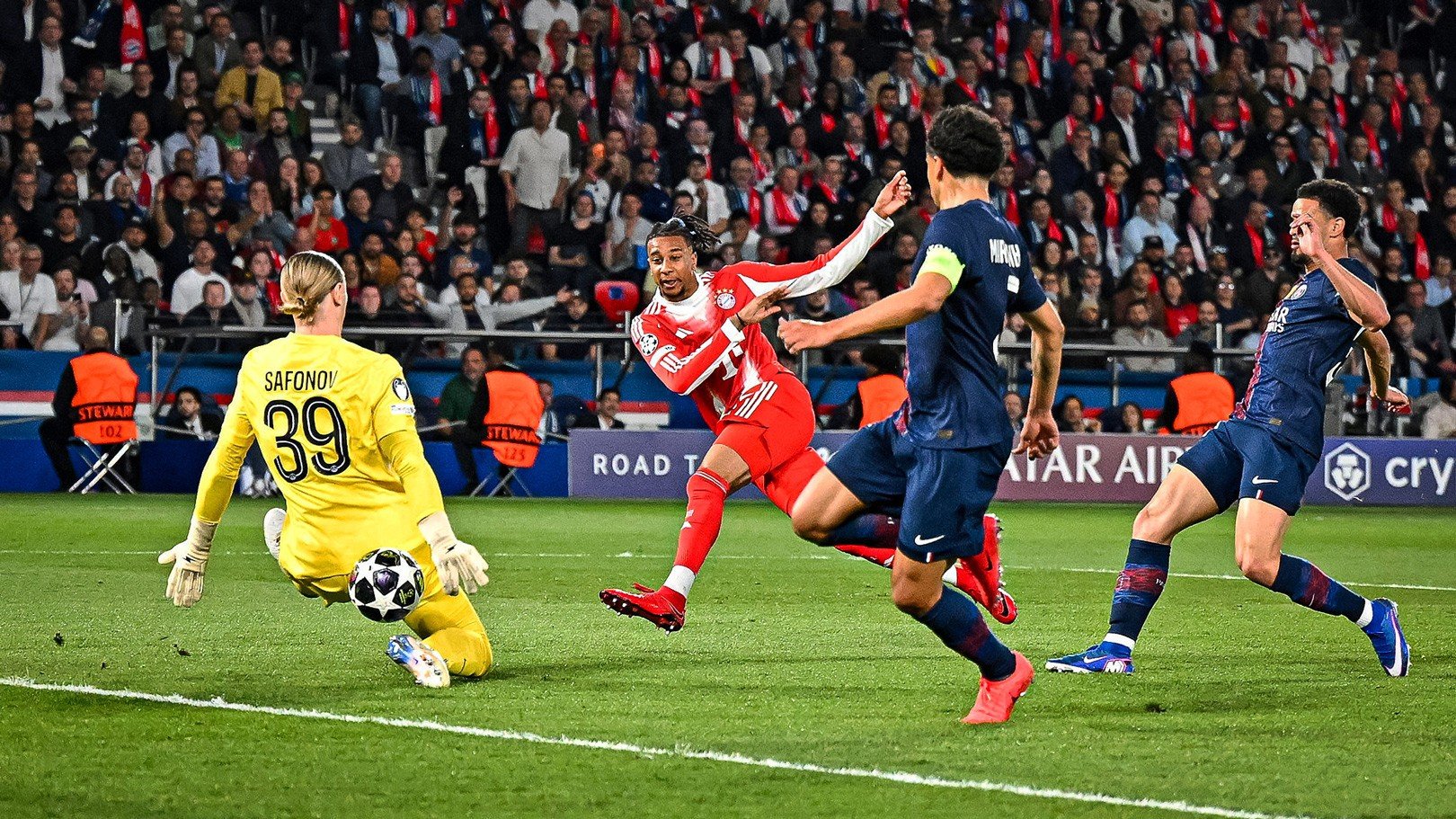 29-1777430368-psg-ha-bayern-5-4-trong-tran-cau-9-ban-ban-giao-huong-tan-cong-dinh-cao