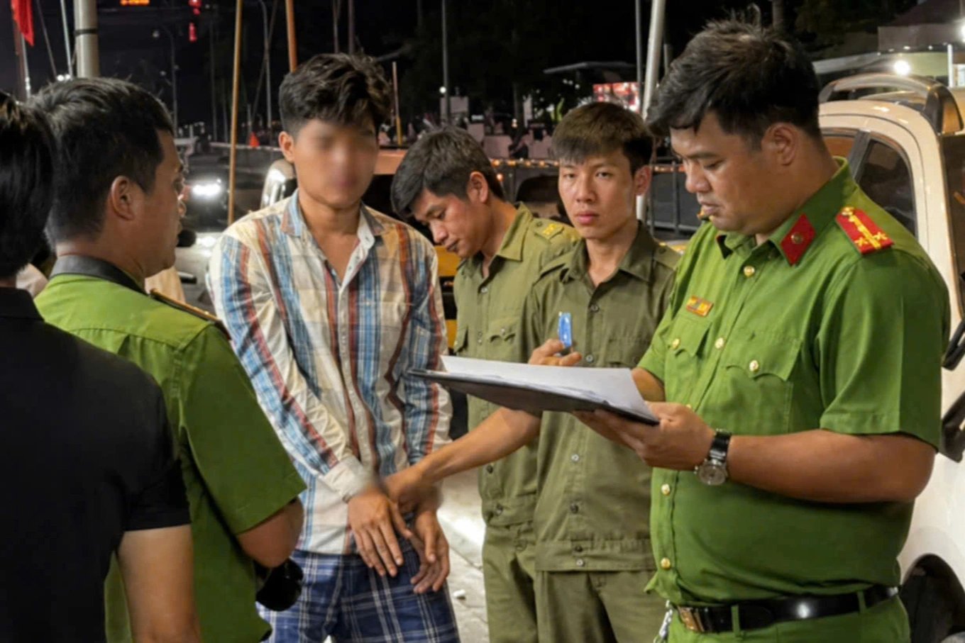 29-1777432956-bat-nong-thanh-nien-gia-lam-tai-xe-xe-om-cong-nghe-cuop-vang-tai-tphcm