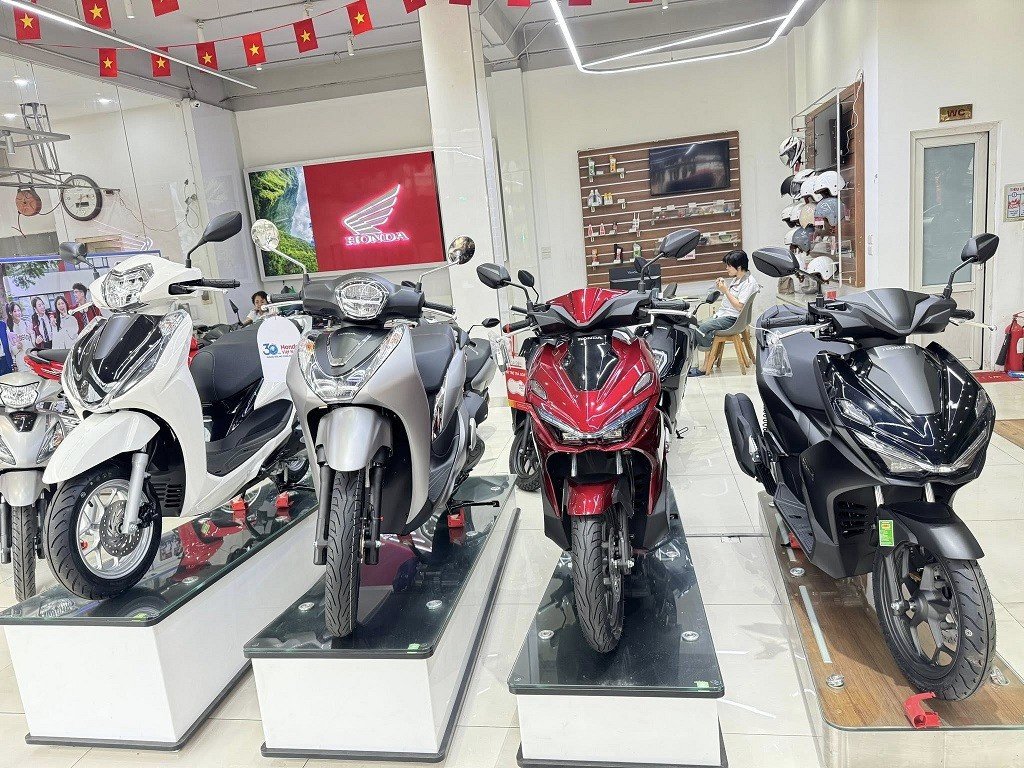 29-1777435647-gia-xe-so-pho-thong-tang-manh-cuoi-thang-4-co-mau-doi-them-gan-chuc-trieu-dong