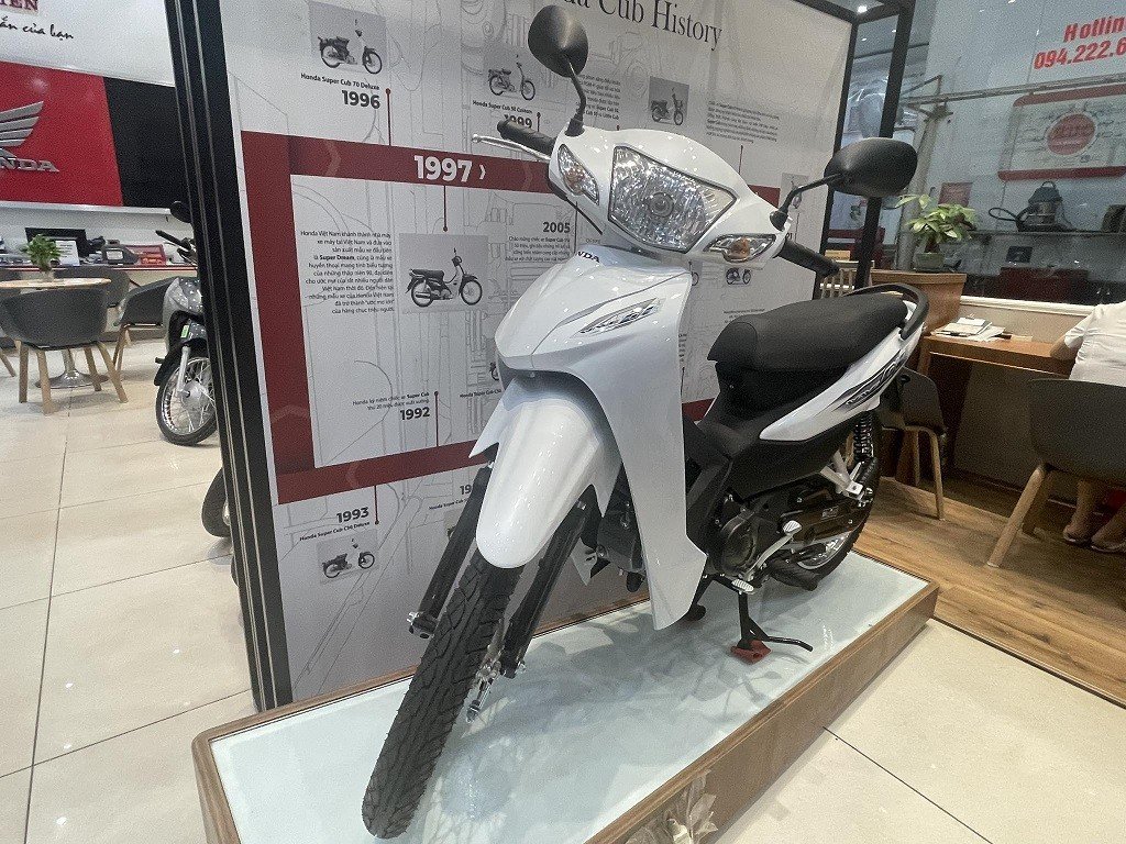 29-1777435647-gia-xe-so-pho-thong-tang-manh-cuoi-thang-4-co-mau-doi-them-gan-chuc-trieu-dong