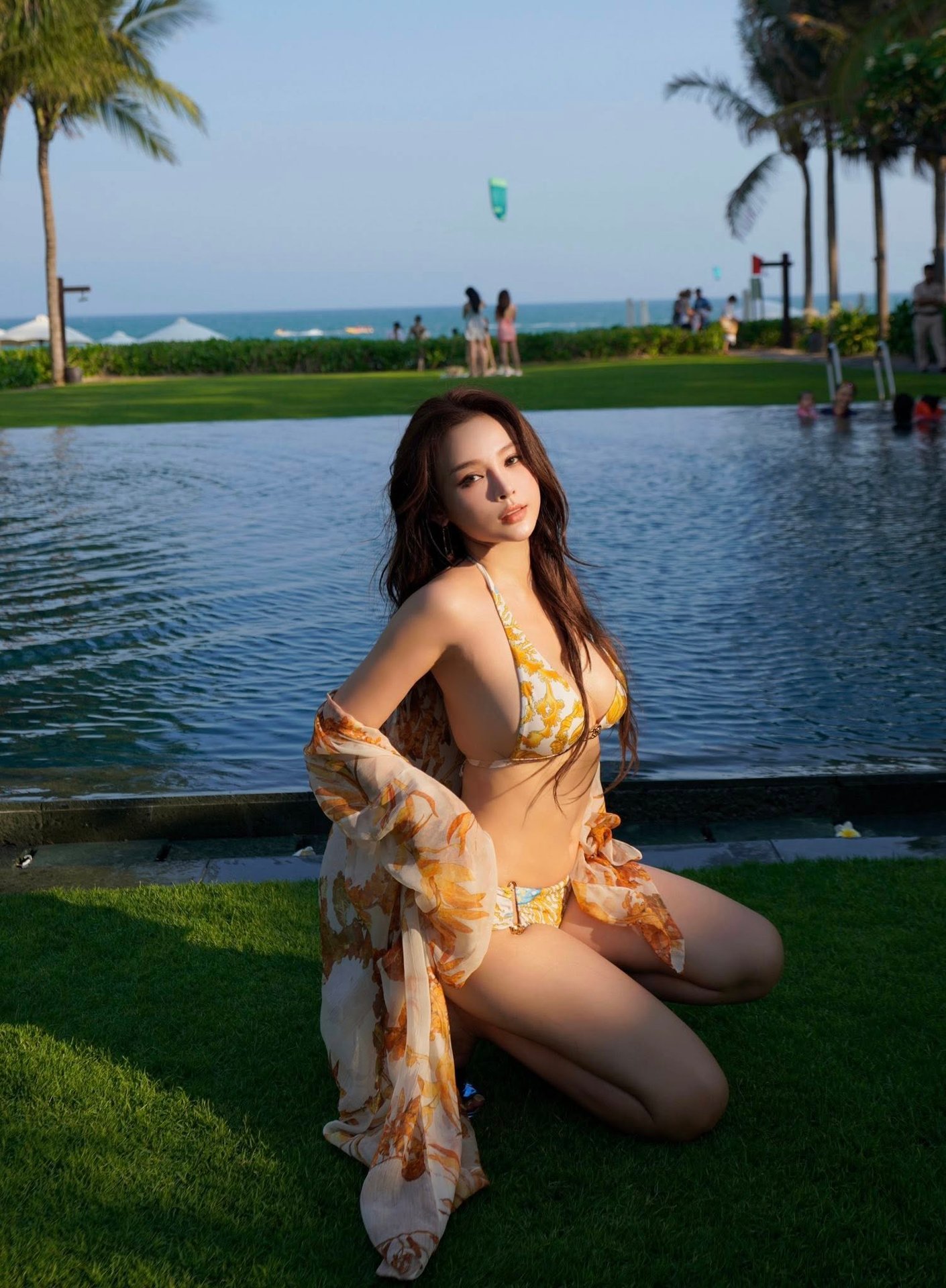29-1777448067-huyen-baby-thu-hut-moi-anh-nhin-voi-loat-anh-bikini-cung-loi-nhan-nhu-day-an-y