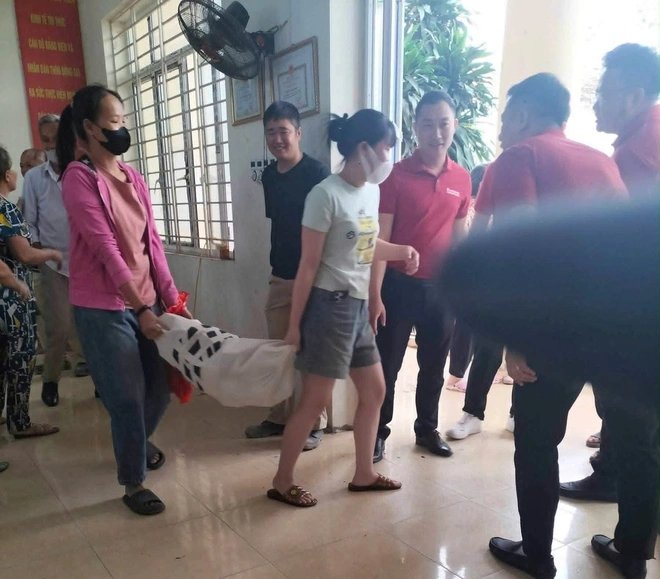 30-1777508565-nguoi-dan-thanh-oai-nhan-tien-den-bu-du-an-olympic-mang-bao-tai-di-nhan-hang-tram-ty-dong