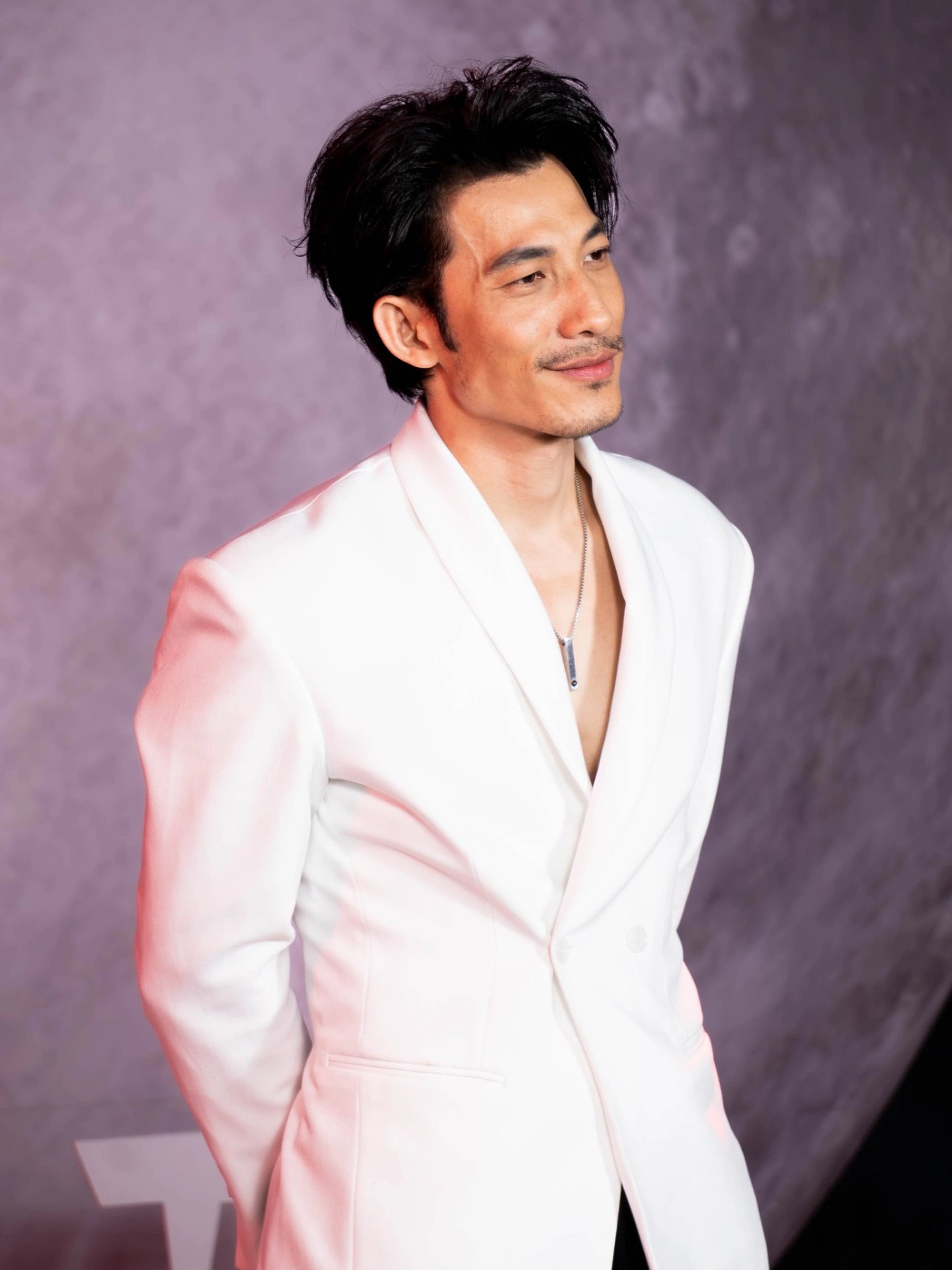 30-1777533989-nghich-ly-lien-binh-phat-thi-de-van-nguoi-me-nhung-cu-dong-phim-la-lo