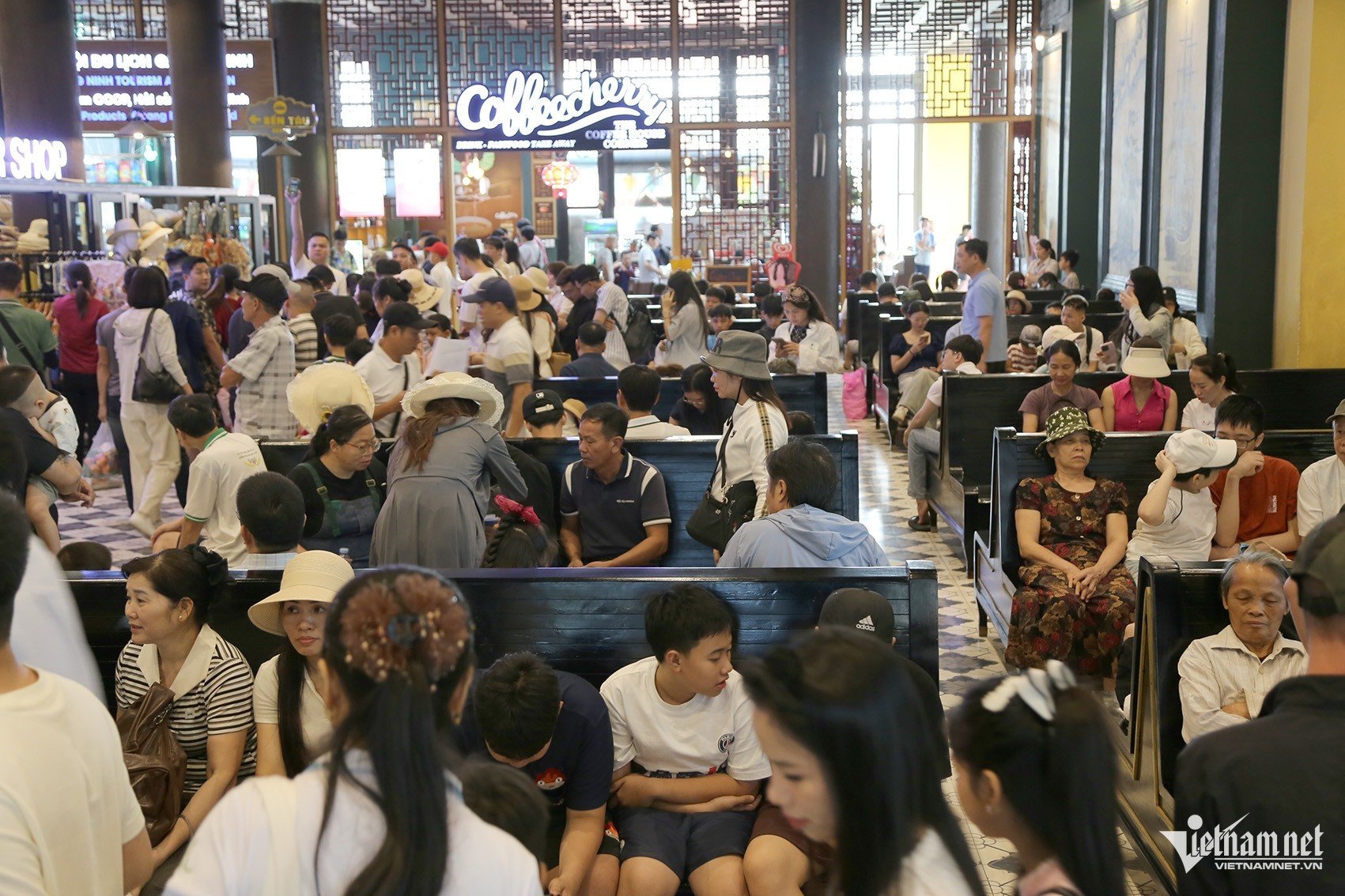 30-1777537329-du-khach-don-ve-nha-trang-ha-long-ngay-dau-nghi-le-nhieu-diem-qua-tai