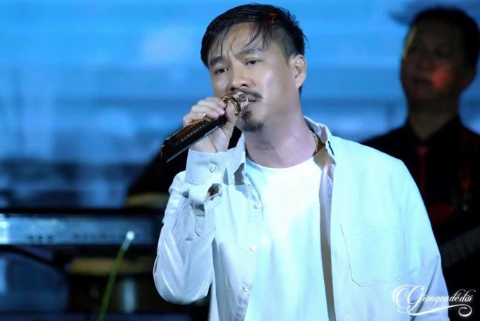 Quang Lập là giọng ca bolero nổi tiếng với kênh YouTube có hàng triệu người theo dõi.
