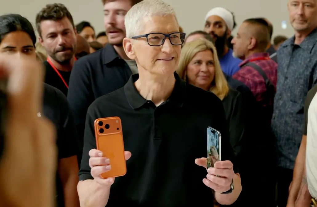 03-1777798123-ceo-tim-cook-len-tieng-ve-con-bao-gia-linh-kien-va-chien-luoc-day-toan-tinh-cho-iphone
