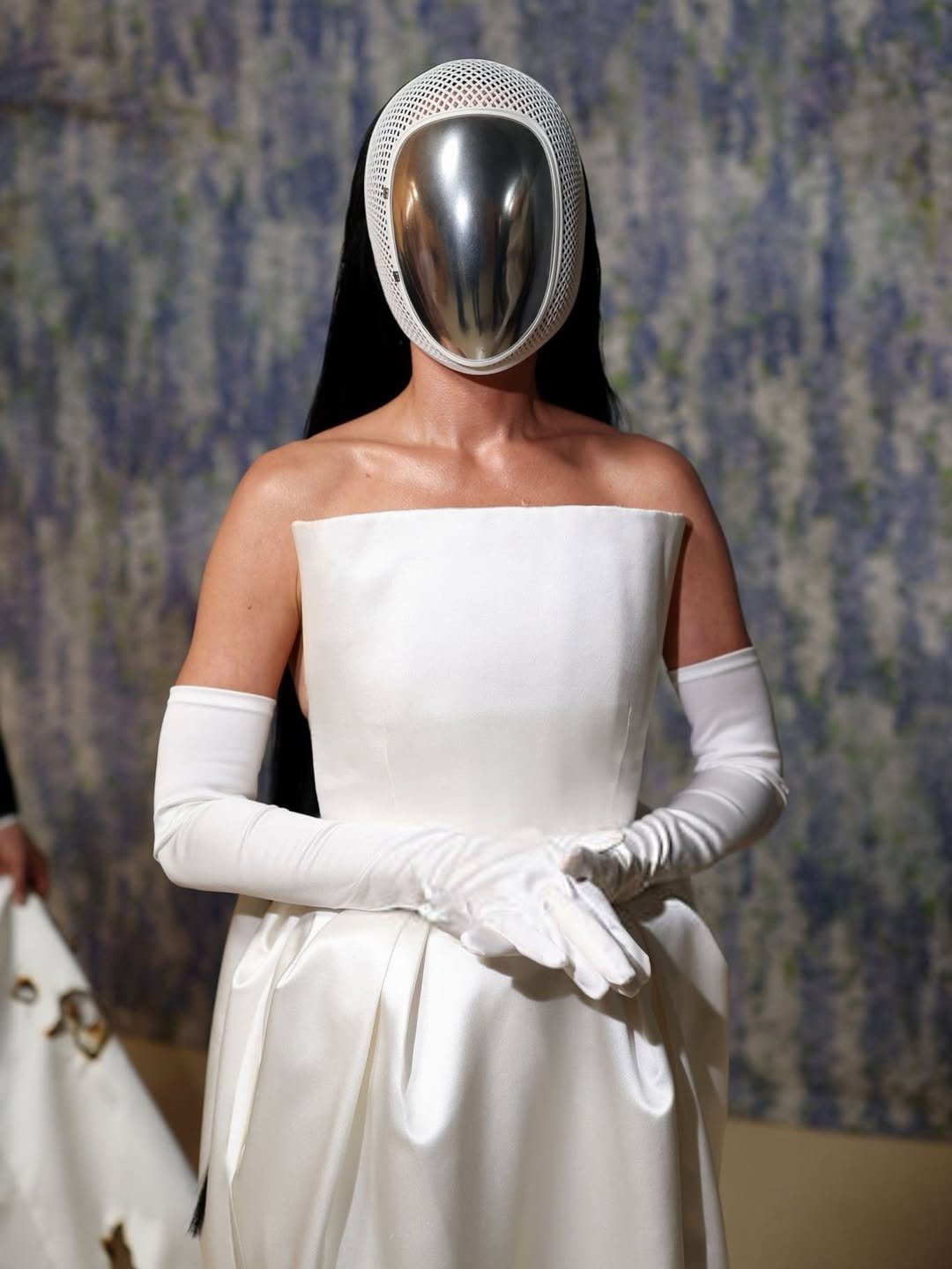 05-1777950677-met-gala-2026-heidi-klum-hoa-tuong-da-katy-perry-bien-hinh-ai-cung-dan-sao-khuay-dao-tham-do