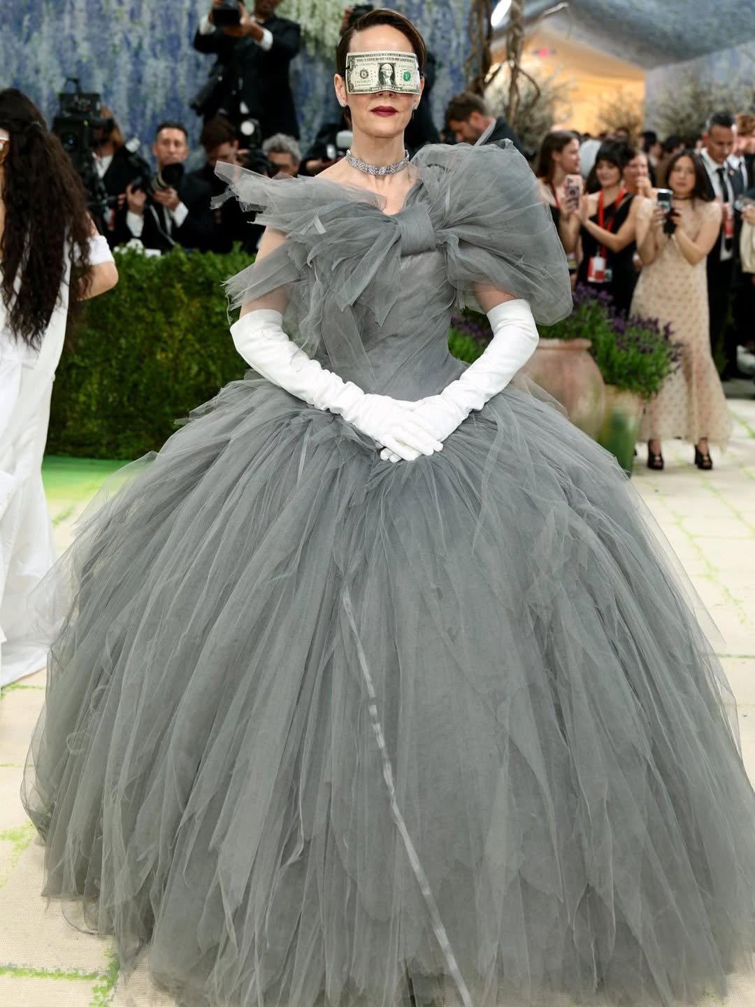 05-1777950678-met-gala-2026-heidi-klum-hoa-tuong-da-katy-perry-bien-hinh-ai-cung-dan-sao-khuay-dao-tham-do