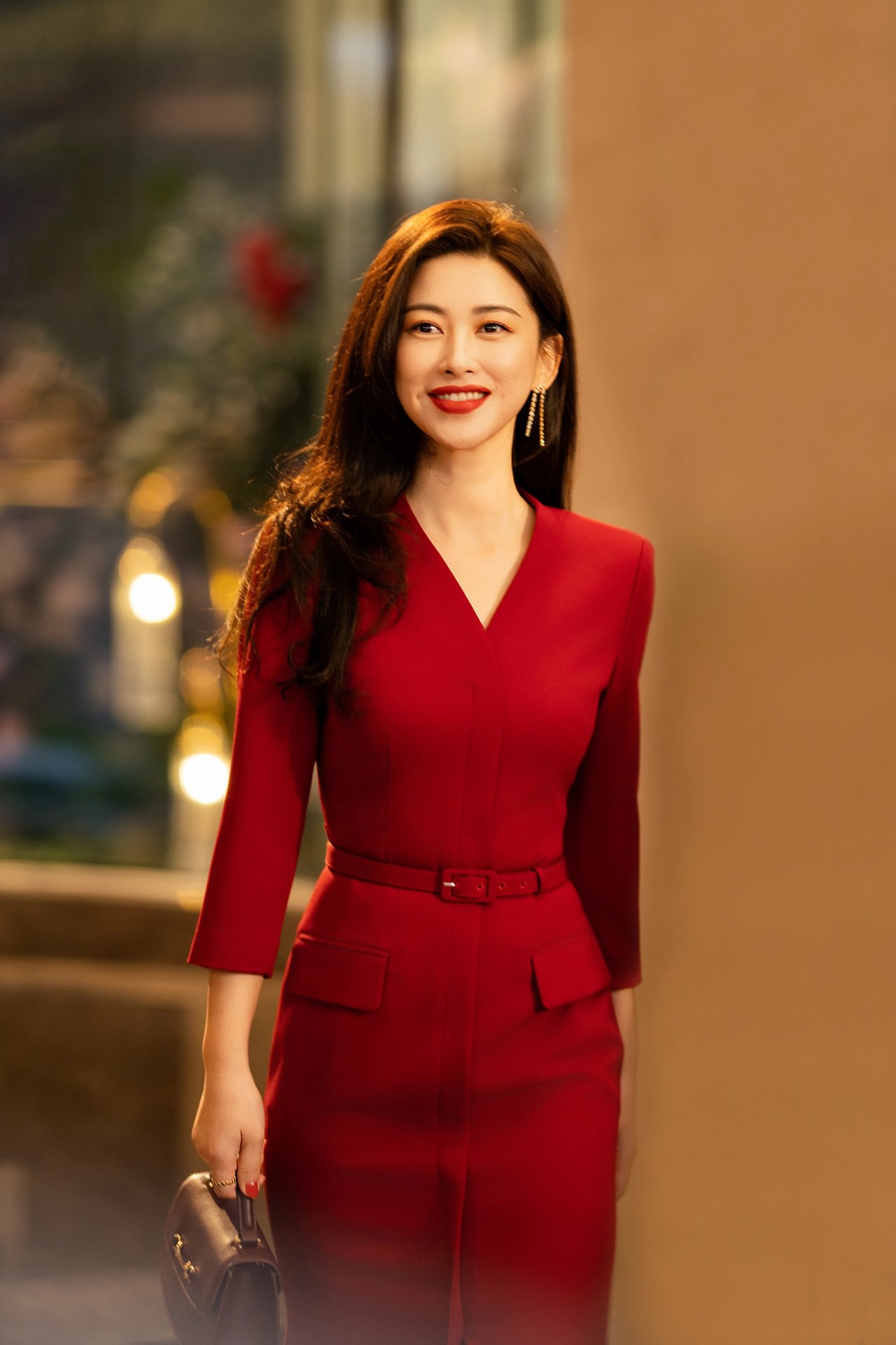 06-1778028458-nghich-ly-my-nhan-van-nguoi-me-bi-999-dan-ong-choi-tu-dut-tinh-voi-sep-lon-ferrari-va-cai-ket-vien-man