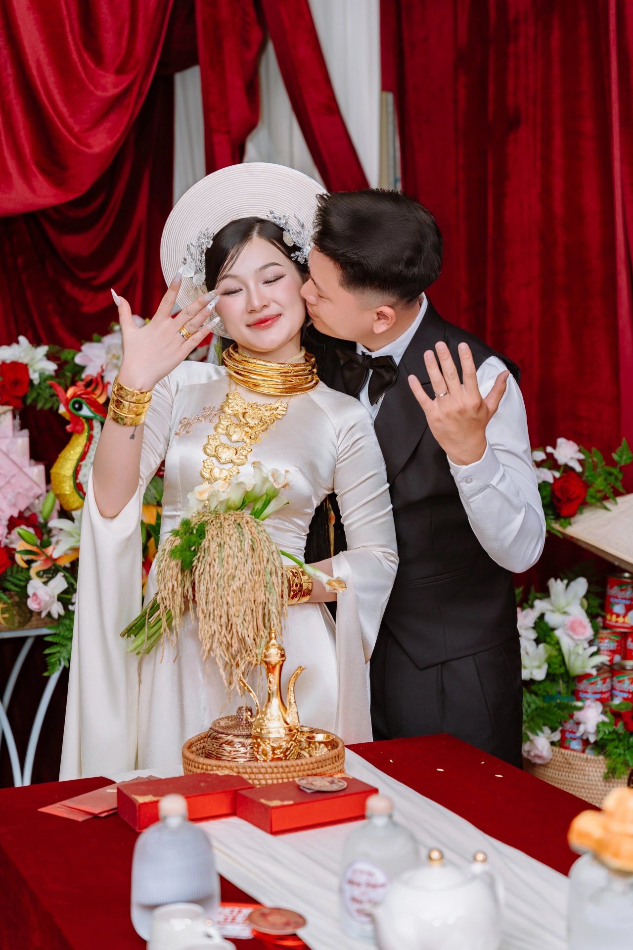 07-1778137545-doc-dao-bo-hoa-cuoi-lua-chin-cui-dau-va-chuyen-tinh-4-nam-cua-co-dau-mien-tay