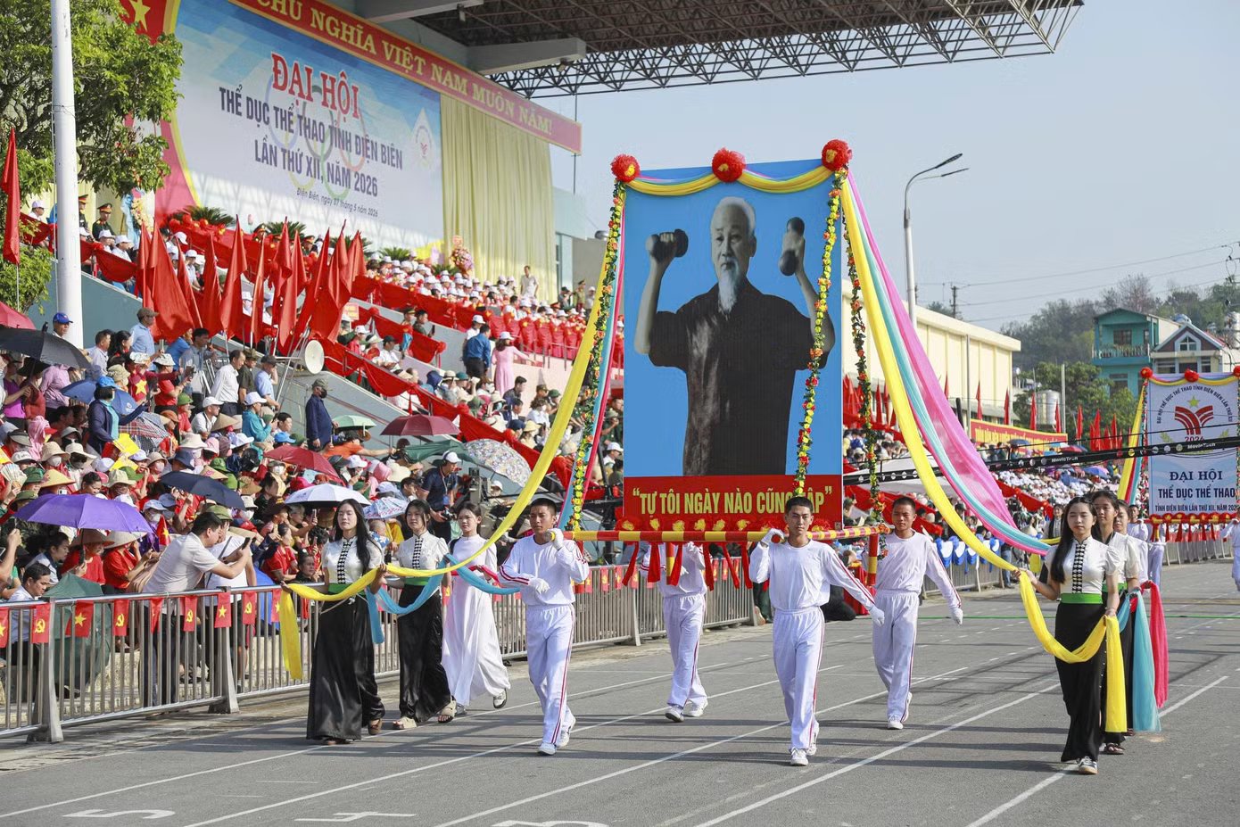 07-1778154279-dien-bien-ruc-ro-co-hoa-ky-niem-72-nam-chien-thang-dien-bien-phu