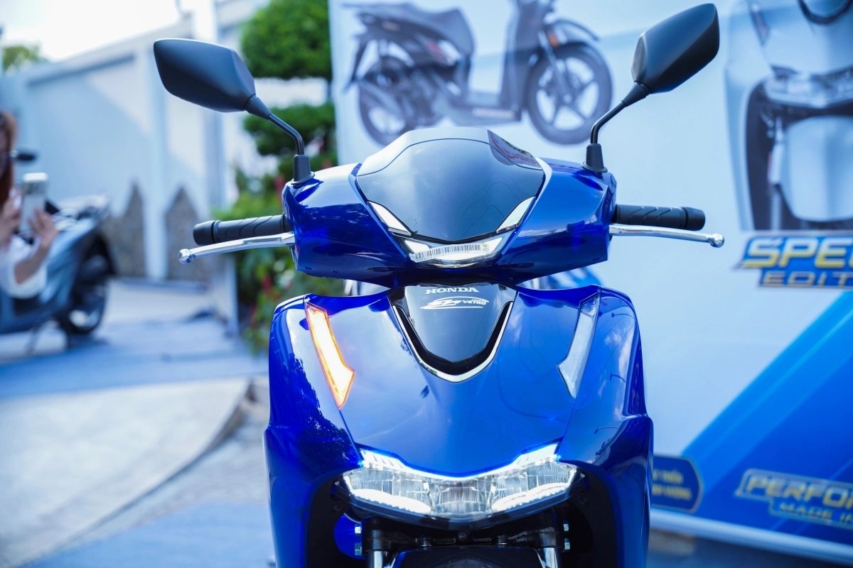 08-1778223932-can-canh-honda-sh-150i-vetro-blue-nhap-y-gia-235-trieu-dong-tai-viet-nam