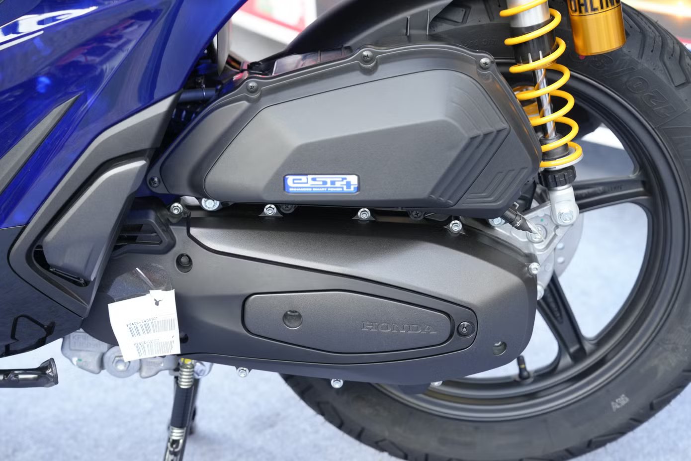 09-1778318787-honda-sh-vetro-blue-cap-ben-viet-nam-gia-hon-200-trieu-dong-gay-chu-y