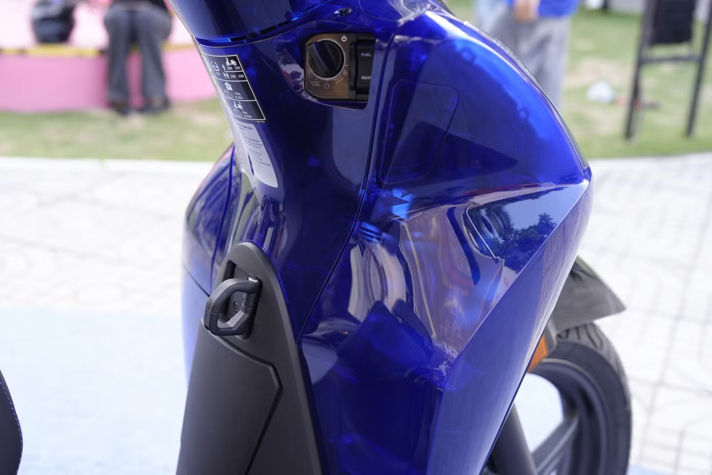 09-1778318788-honda-sh-vetro-blue-cap-ben-viet-nam-gia-hon-200-trieu-dong-gay-chu-y