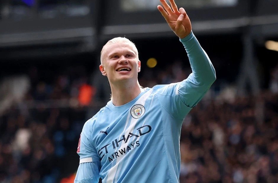 10-1778368351-ca-phong-hop-bao-ngo-ngang-truoc-hanh-dong-la-cua-pep-guardiola-sau-tran-thang-brentford