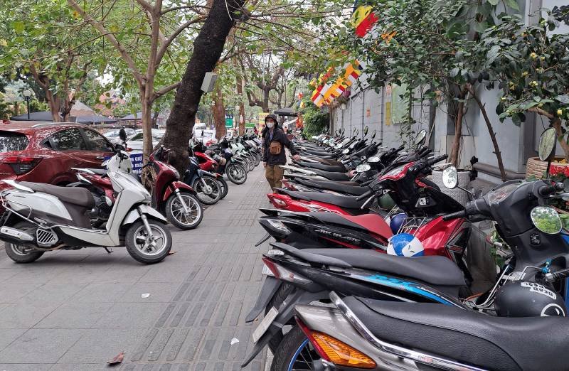 11-1778484349-ha-noi-chot-tang-phi-su-dung-tam-thoi-via-he-long-duong