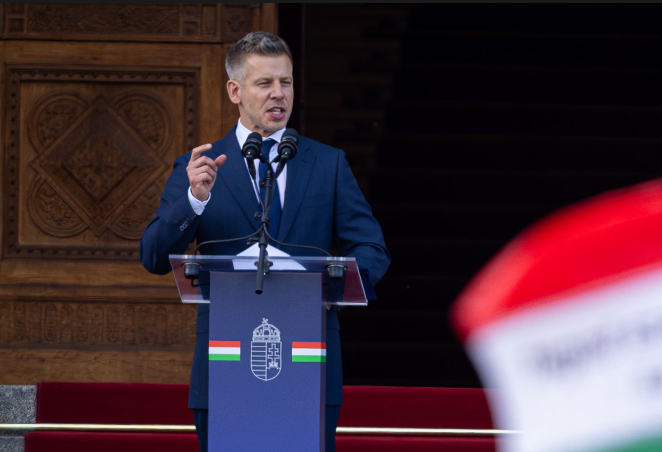 12-1778596805-tan-thu-tuong-hungary-ra-toi-hau-thu-mo-cuoc-doi-dau-voi-bo-may-thoi-viktor-orban