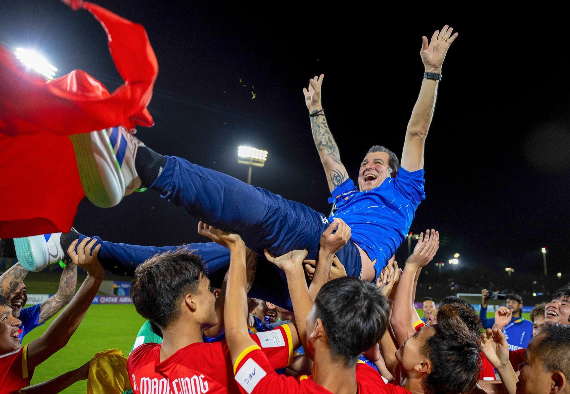 14-1778721681-hlv-cristiano-roland-noi-loi-gan-ruot-sau-ky-tich-world-cup-cua-u17-viet-nam